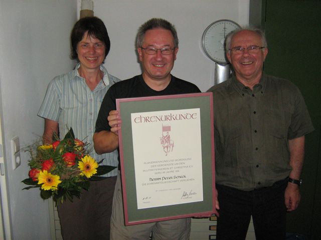 (von links: Maria Scheck, Peter Scheck, Walter Meixner (Vorstand Blutreiterverein St. Christina) (Foto: privat)